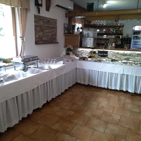 Pokoj S Balkonem, Manzelska Postel 招待所